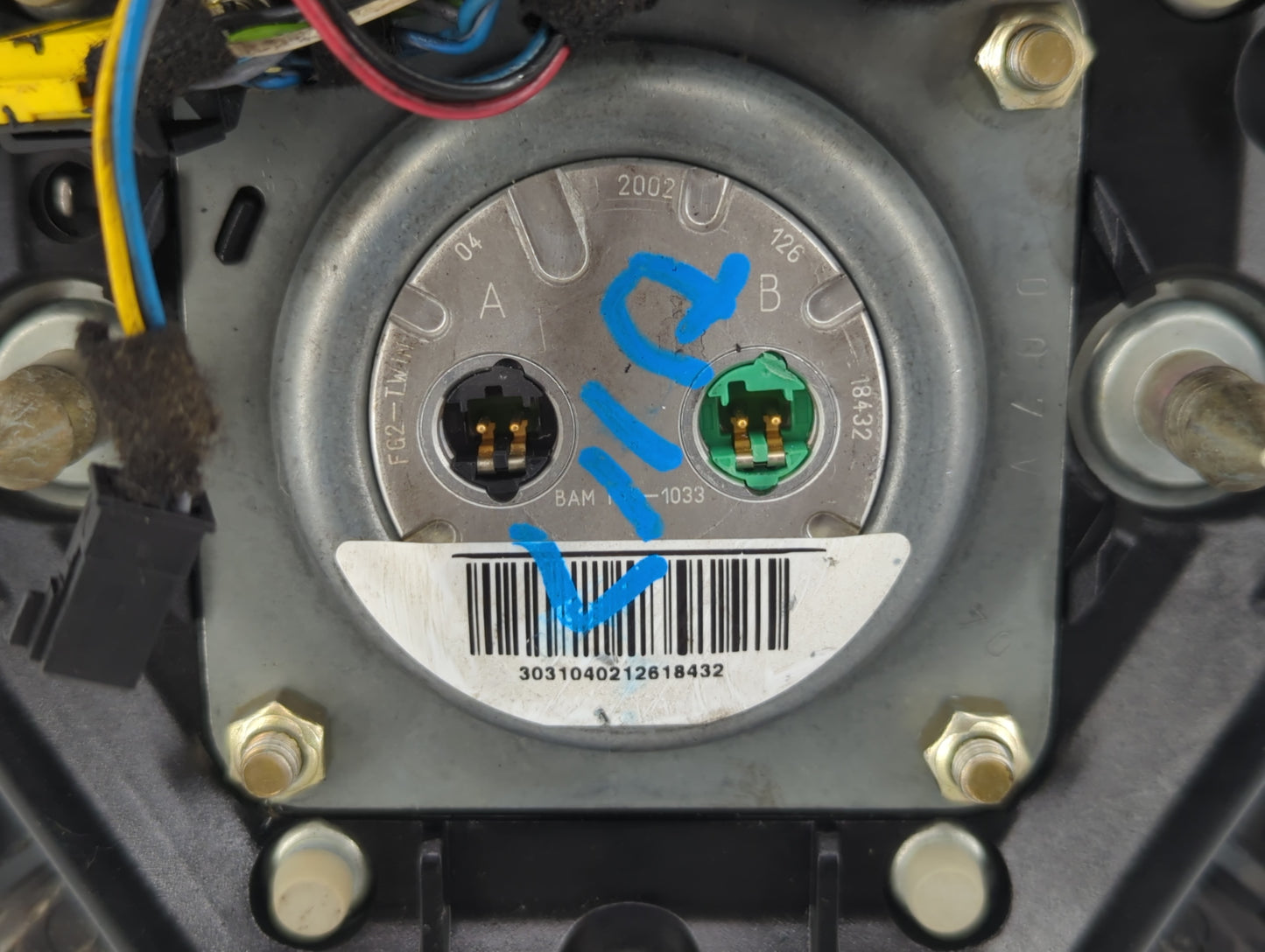 2003 Land Rover Range Rover Air Bag Driver Left Steering Wheel Mounted Fits OEM Used Auto Parts - Oemusedautoparts1.com