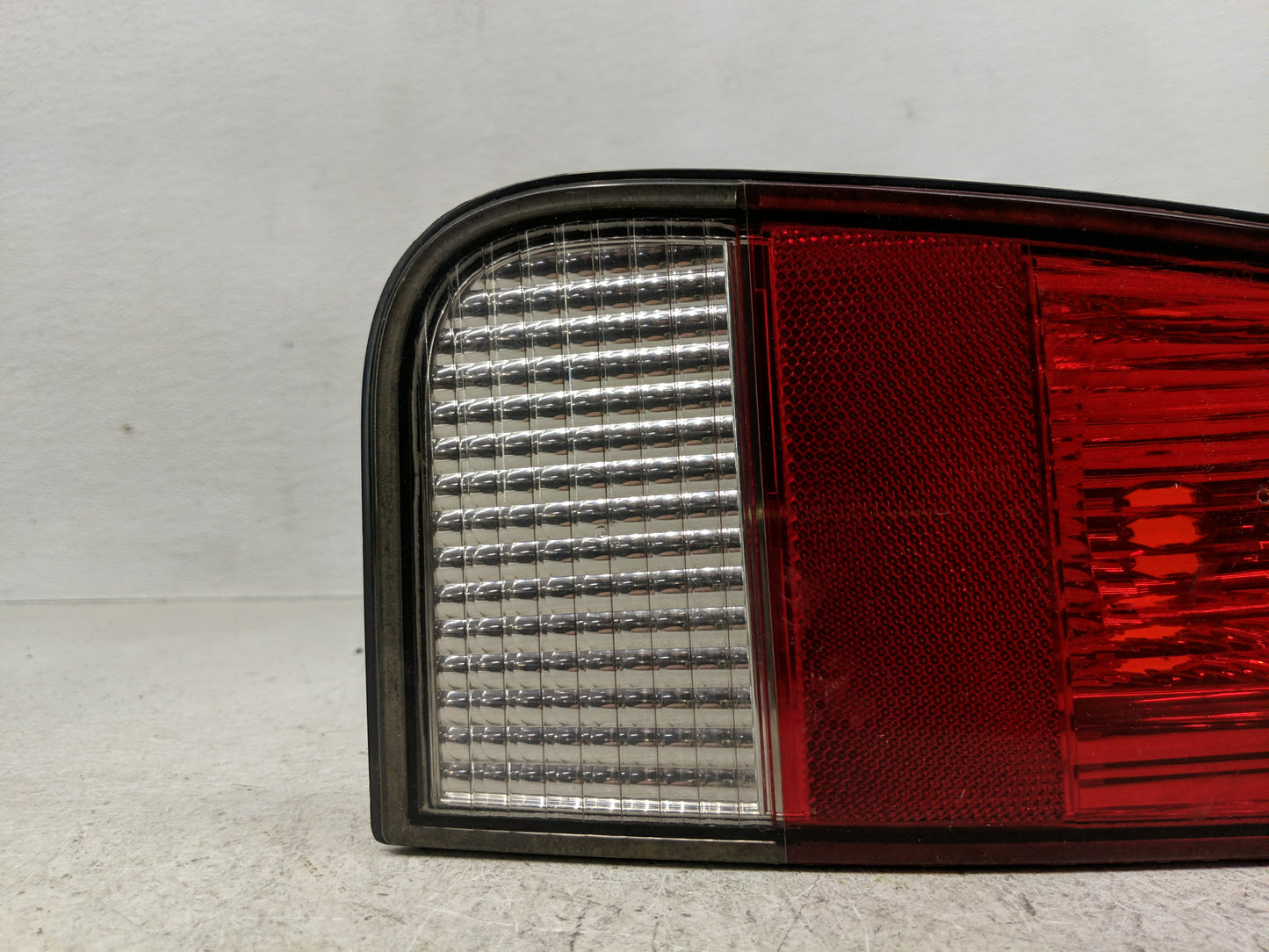 2003-2005 Lincoln Aviator Tail Light Assembly Passenger Right OEM P/N:2C54-13404-A Fits Fits 2003 2004 2005 OEM Used Auto Pa