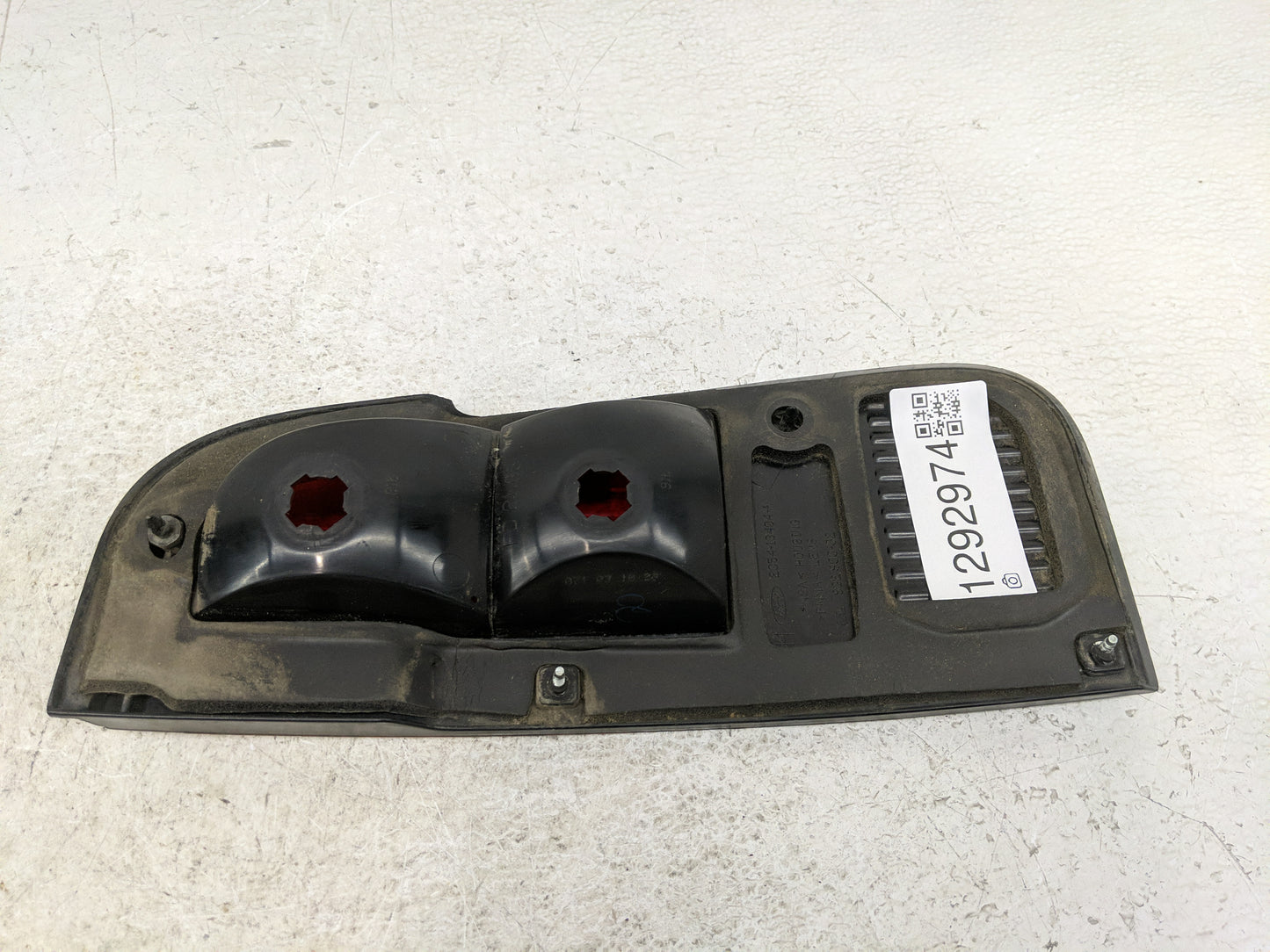 2003-2005 Lincoln Aviator Tail Light Assembly Passenger Right OEM P/N:2C54-13404-A Fits Fits 2003 2004 2005 OEM Used Auto Pa