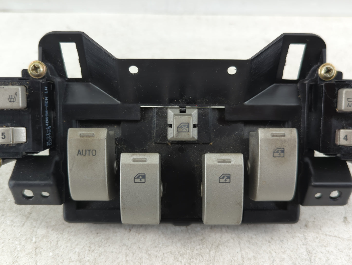 2003 Lincoln Navigator Master Power Window Switch Replacement Driver Side Left P/N:2L7X 13D720 A Fits OEM Used Auto Parts - 