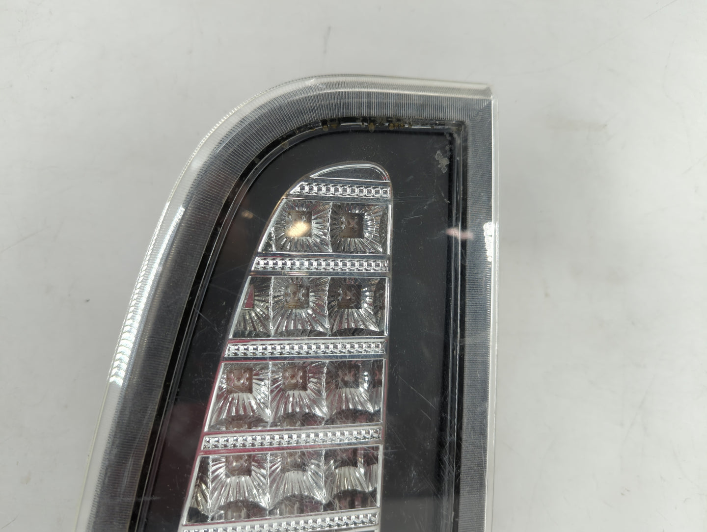2003-2006 Lincoln Navigator Tail Light Assembly Passenger Right OEM P/N:FR491-BUWE4-BH 2L7X-13B504-A Fits Fits 2003 2004 200