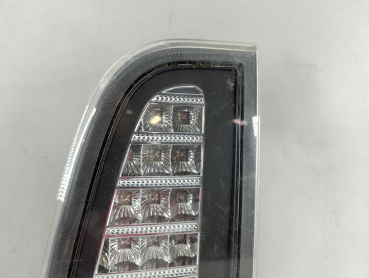 2003-2006 Lincoln Navigator Tail Light Assembly Passenger Right OEM P/N:FR491-BUWE4-BH 2L7X-13B504-A Fits Fits 2003 2004 2005 2006 OEM Used Auto Parts