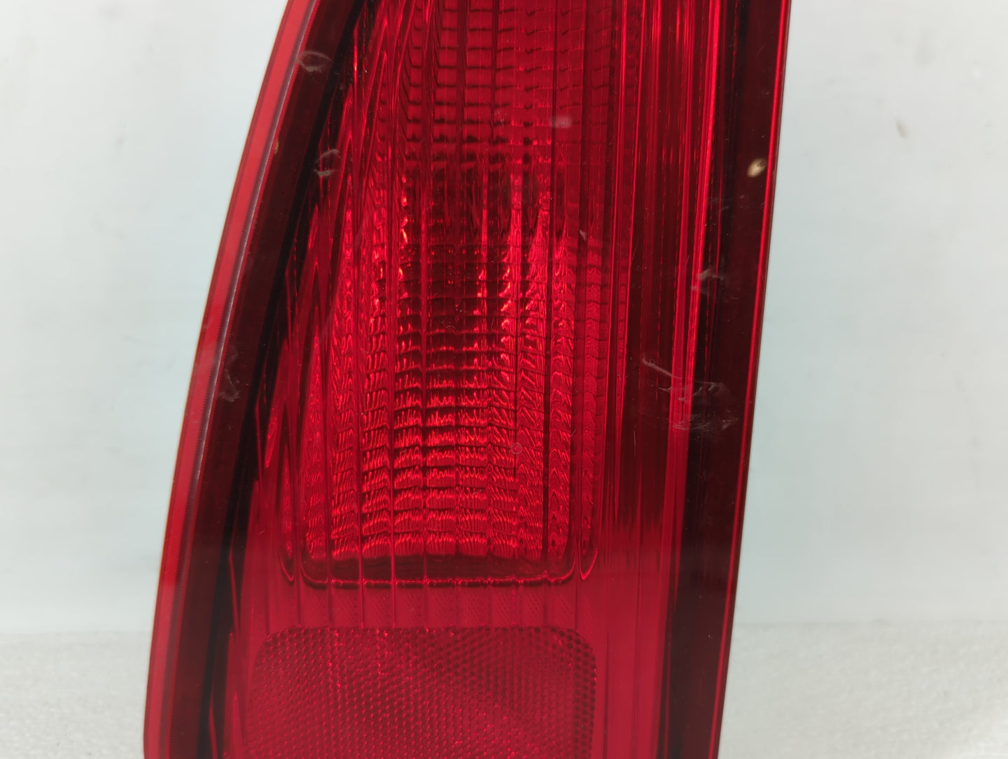 2003 Lincoln Navigator Tail Light Assembly Passenger Right OEM P/N:44ZG-11115 2L7X-13404-B, FR491-BUWE4-BH, 2L7X-13B504-A Fi