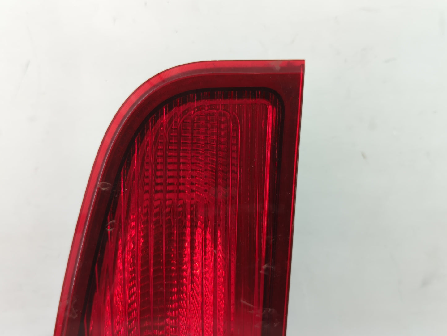 2003 Lincoln Navigator Tail Light Assembly Passenger Right OEM P/N:44ZG-11115 2L7X-13404-B, FR491-BUWE4-BH, 2L7X-13B504-A Fi