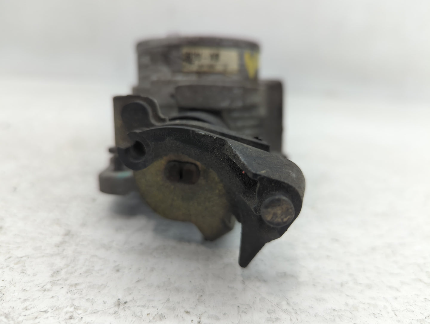 2003 Lincoln Navigator Throttle Body P/N:F4SF 9B989 Fits OEM Used Auto Parts - Oemusedautoparts1.com