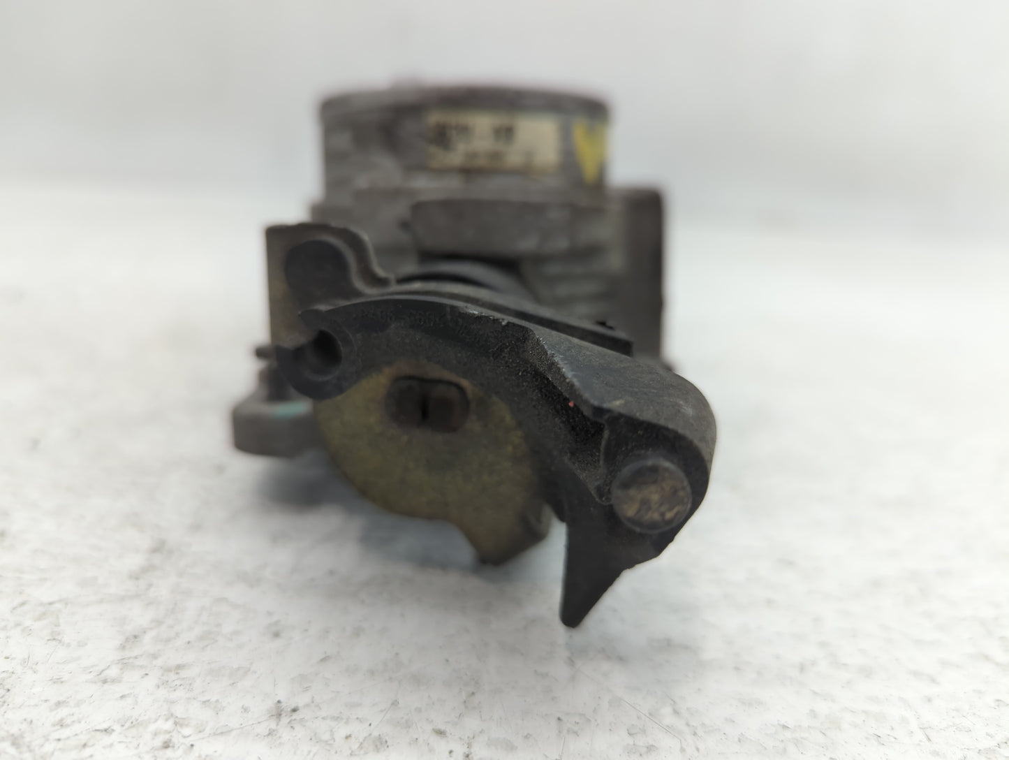 2003 Lincoln Navigator Throttle Body P/N:F4SF 9B989 Fits OEM Used Auto Parts - Oemusedautoparts1.com