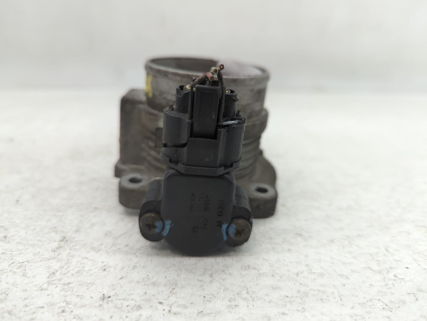 2003 Lincoln Navigator Throttle Body P/N:F4SF 9B989 Fits OEM Used Auto Parts - Oemusedautoparts1.com