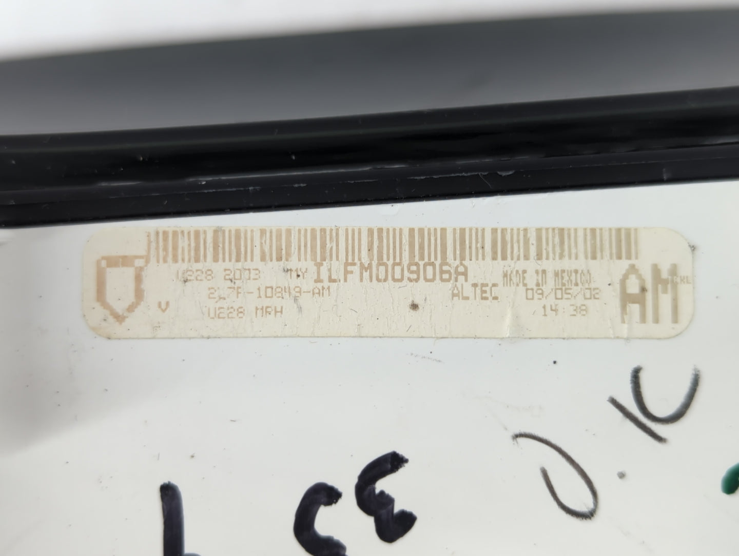 2003 Lincoln Navigator Instrument Cluster Speedometer Gauges Fits OEM Used Auto Parts - Oemusedautoparts1.com