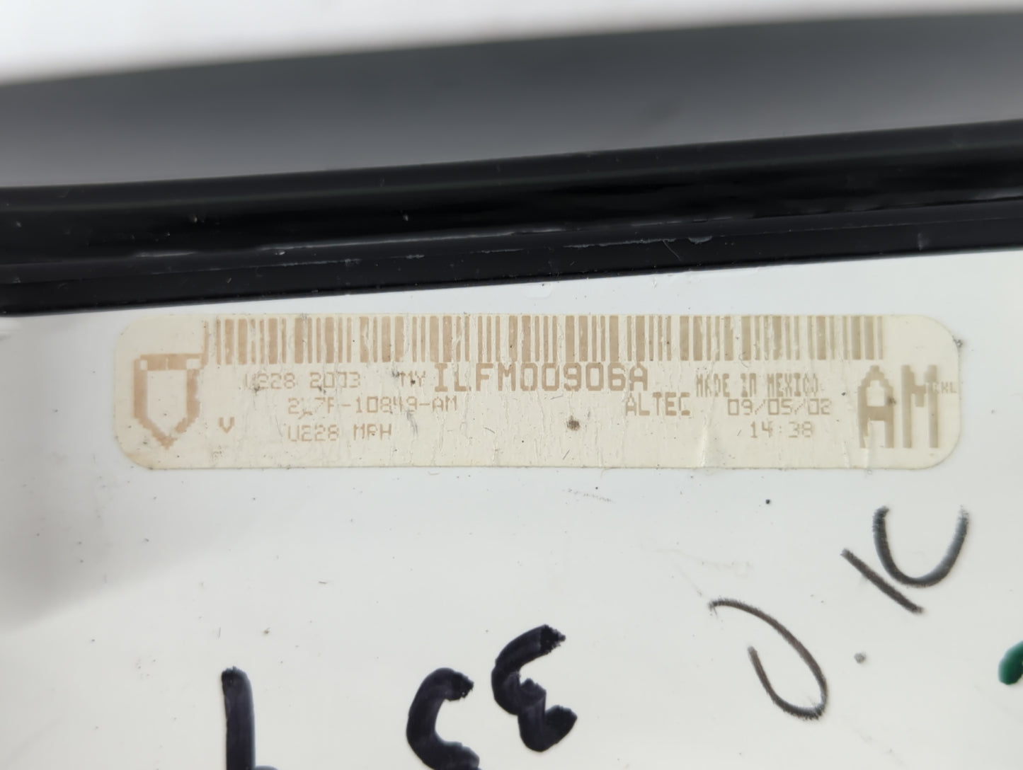 2003 Lincoln Navigator Instrument Cluster Speedometer Gauges Fits OEM Used Auto Parts - Oemusedautoparts1.com