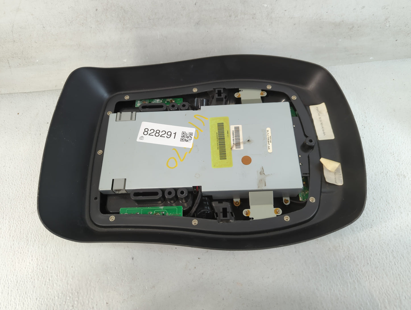 2003 Lincoln Navigator Overhead Roof Console - Oemusedautoparts1.com