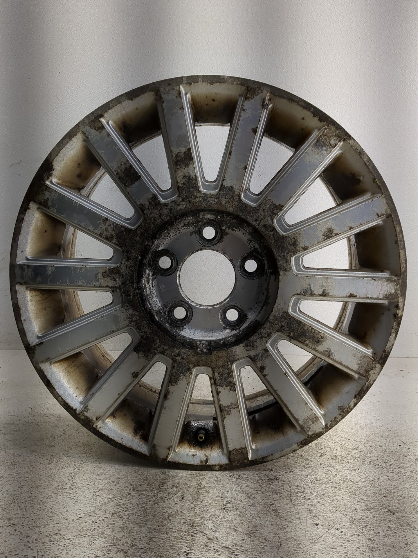 2003-2005 Lincoln Town Car Oem Wheel Rim - Oemusedautoparts1.com