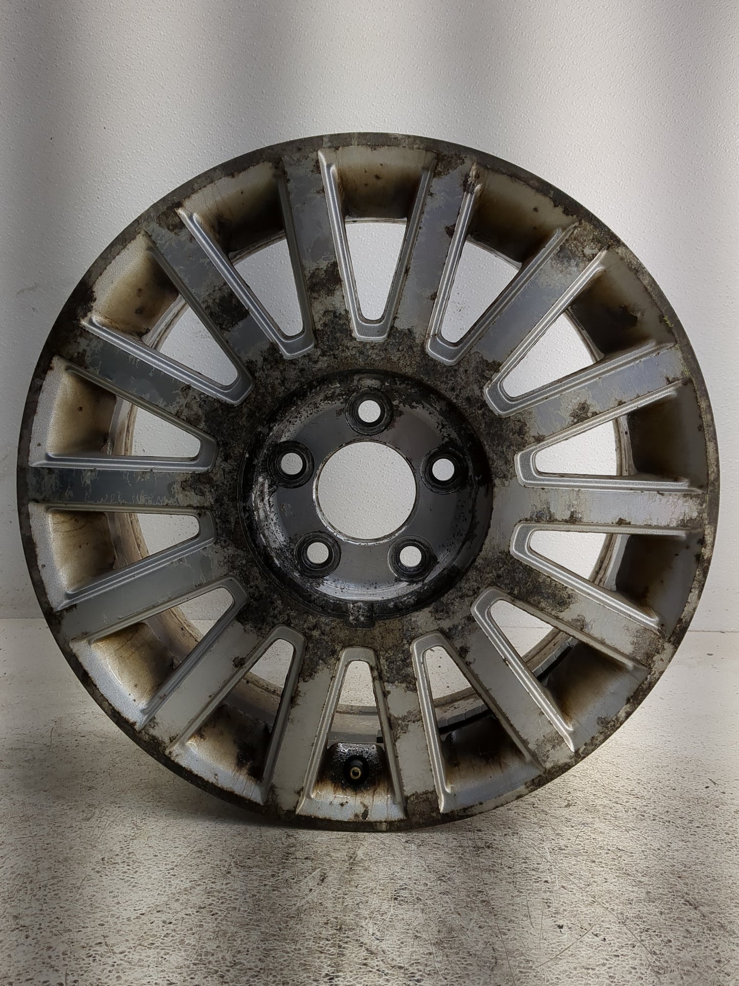2003-2005 Lincoln Town Car Oem Wheel Rim - Oemusedautoparts1.com