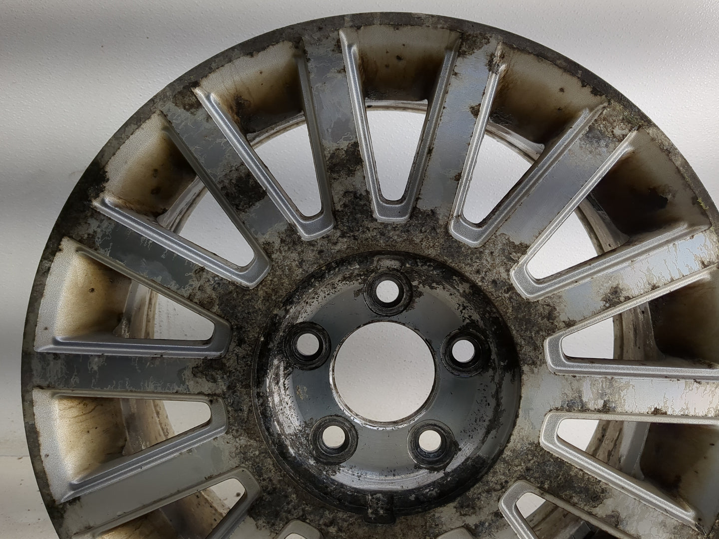 2003-2005 Lincoln Town Car Oem Wheel Rim - Oemusedautoparts1.com