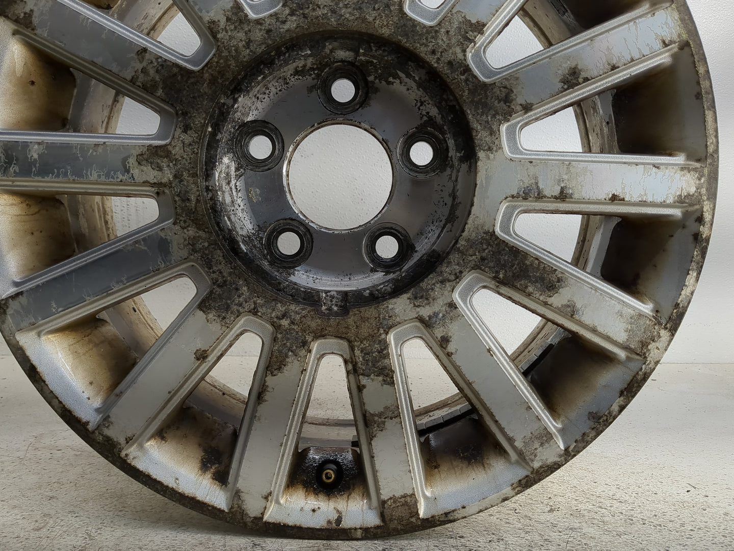 2003-2005 Lincoln Town Car Oem Wheel Rim - Oemusedautoparts1.com
