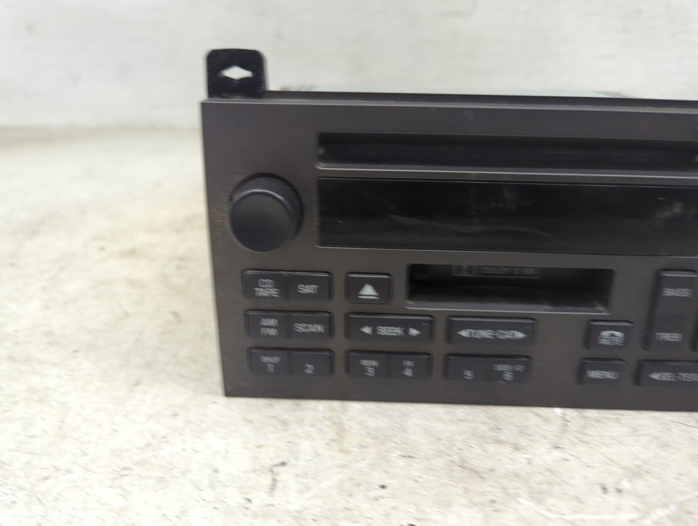 2003 Lincoln Town Car Radio AM FM Cd Player Receiver Replacement P/N:6W1T-18C858-AE 14794625 Fits OEM Used Auto Parts - Oemu