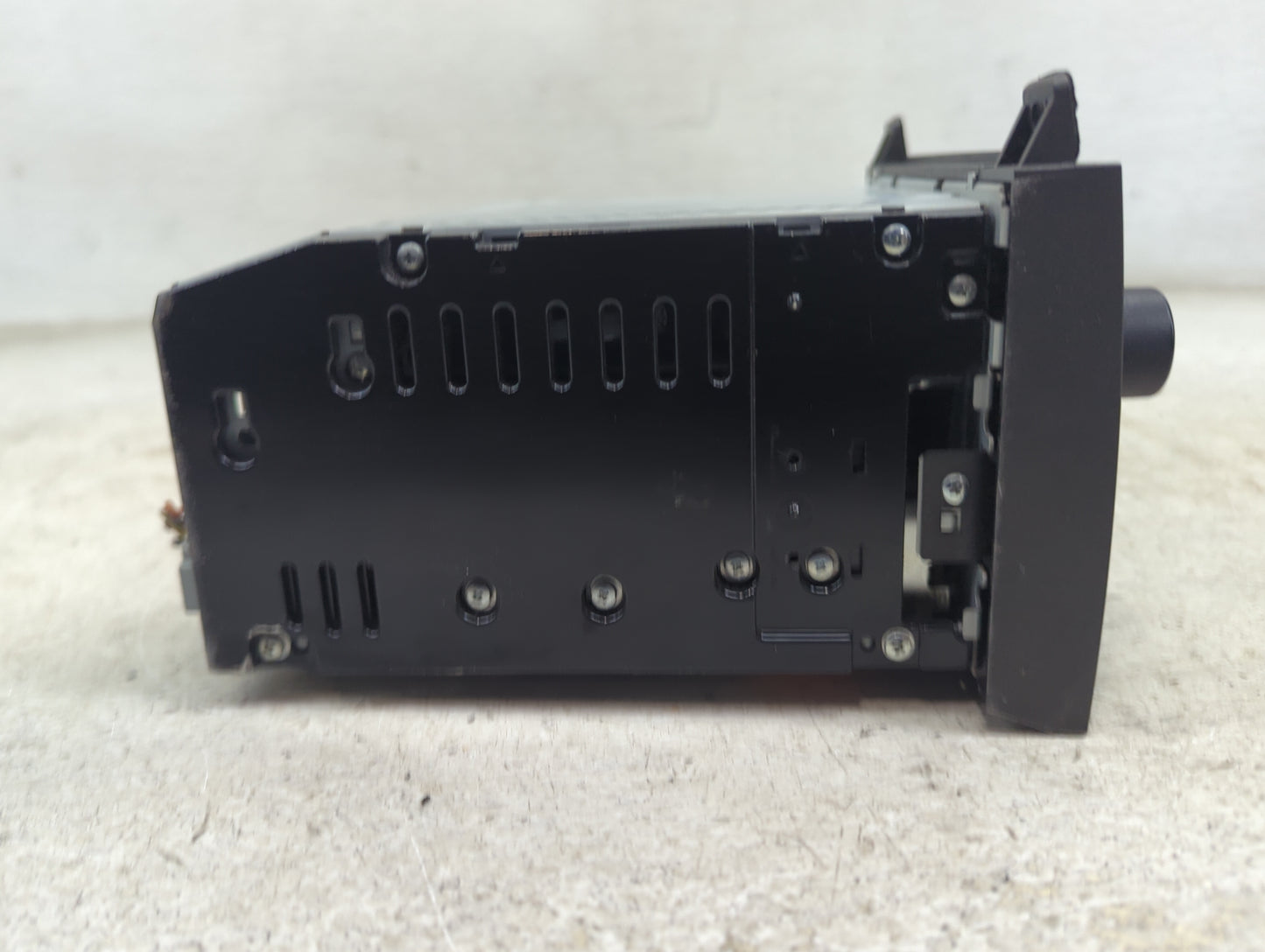 2003 Lincoln Town Car Radio AM FM Cd Player Receiver Replacement P/N:6W1T-18C858-AE 14794625 Fits OEM Used Auto Parts - Oemu