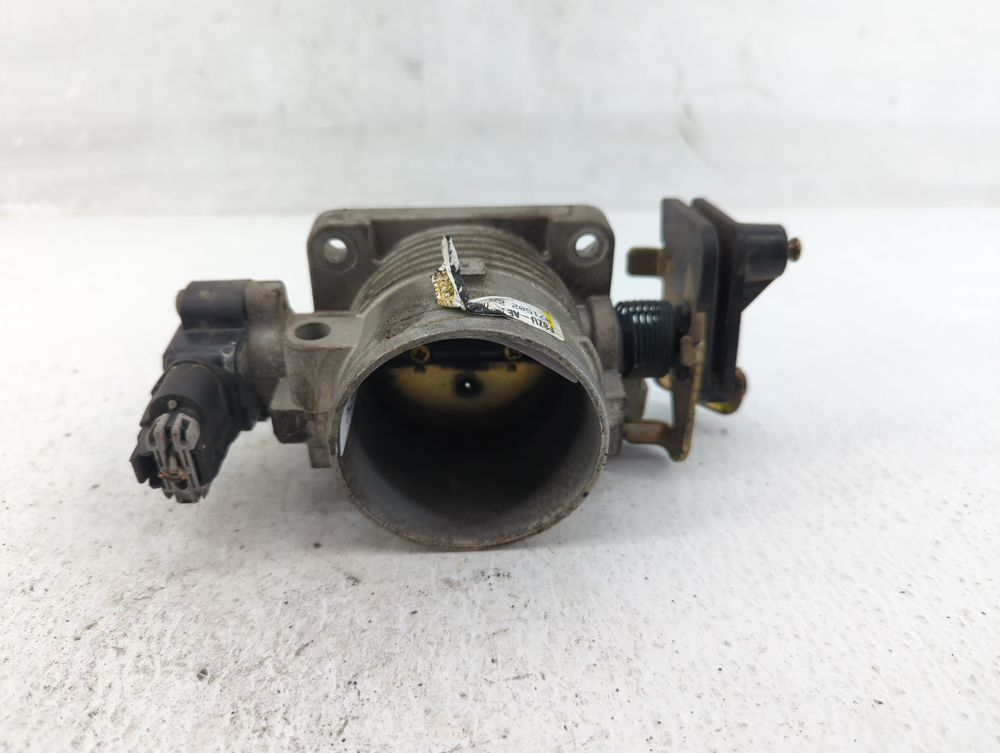1998-2004 Lincoln Town Car Throttle Body P/N:F8ZU-AE Fits Fits 1998 1999 2000 2001 2002 2003 2004 OEM Used Auto Parts - Oemu