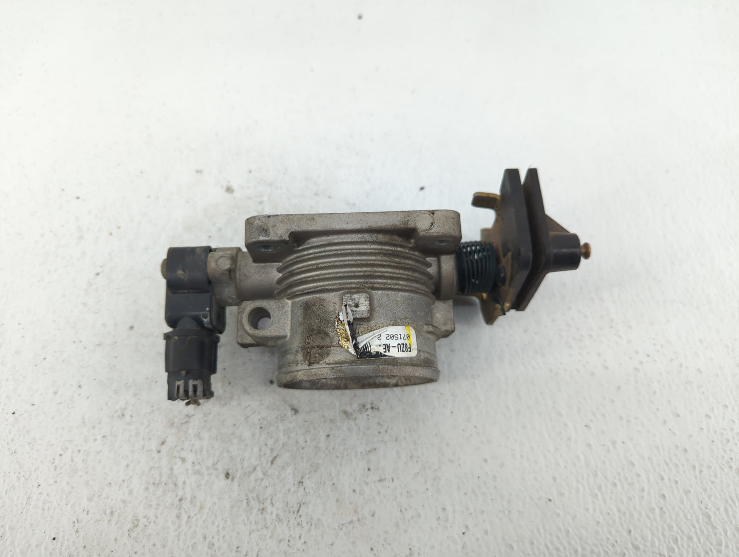 1998-2004 Lincoln Town Car Throttle Body P/N:F8ZU-AE Fits Fits 1998 1999 2000 2001 2002 2003 2004 OEM Used Auto Parts - Oemu