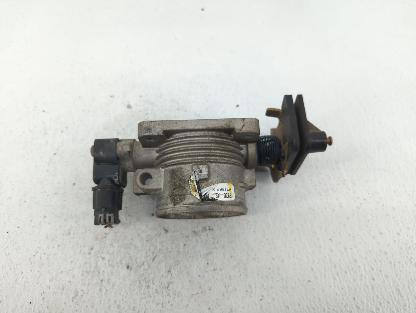 1998-2004 Lincoln Town Car Throttle Body P/N:F8ZU-AE Fits Fits 1998 1999 2000 2001 2002 2003 2004 OEM Used Auto Parts - Oemu