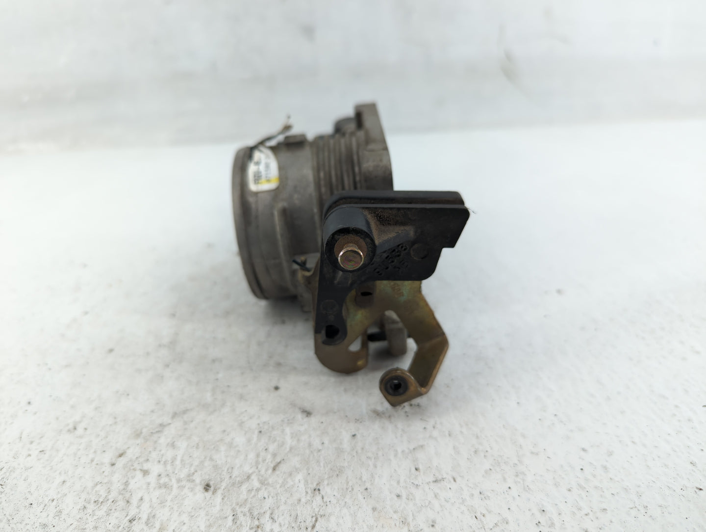 1998-2004 Lincoln Town Car Throttle Body P/N:F8ZU-AE Fits Fits 1998 1999 2000 2001 2002 2003 2004 OEM Used Auto Parts - Oemu