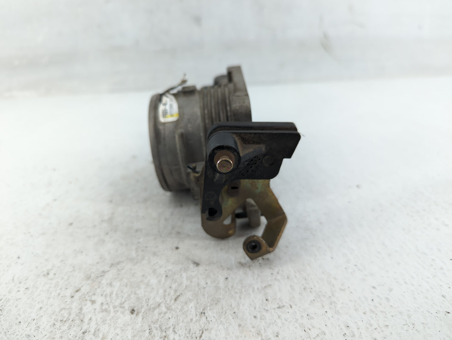 1998-2004 Lincoln Town Car Throttle Body P/N:F8ZU-AE Fits Fits 1998 1999 2000 2001 2002 2003 2004 OEM Used Auto Parts - Oemu