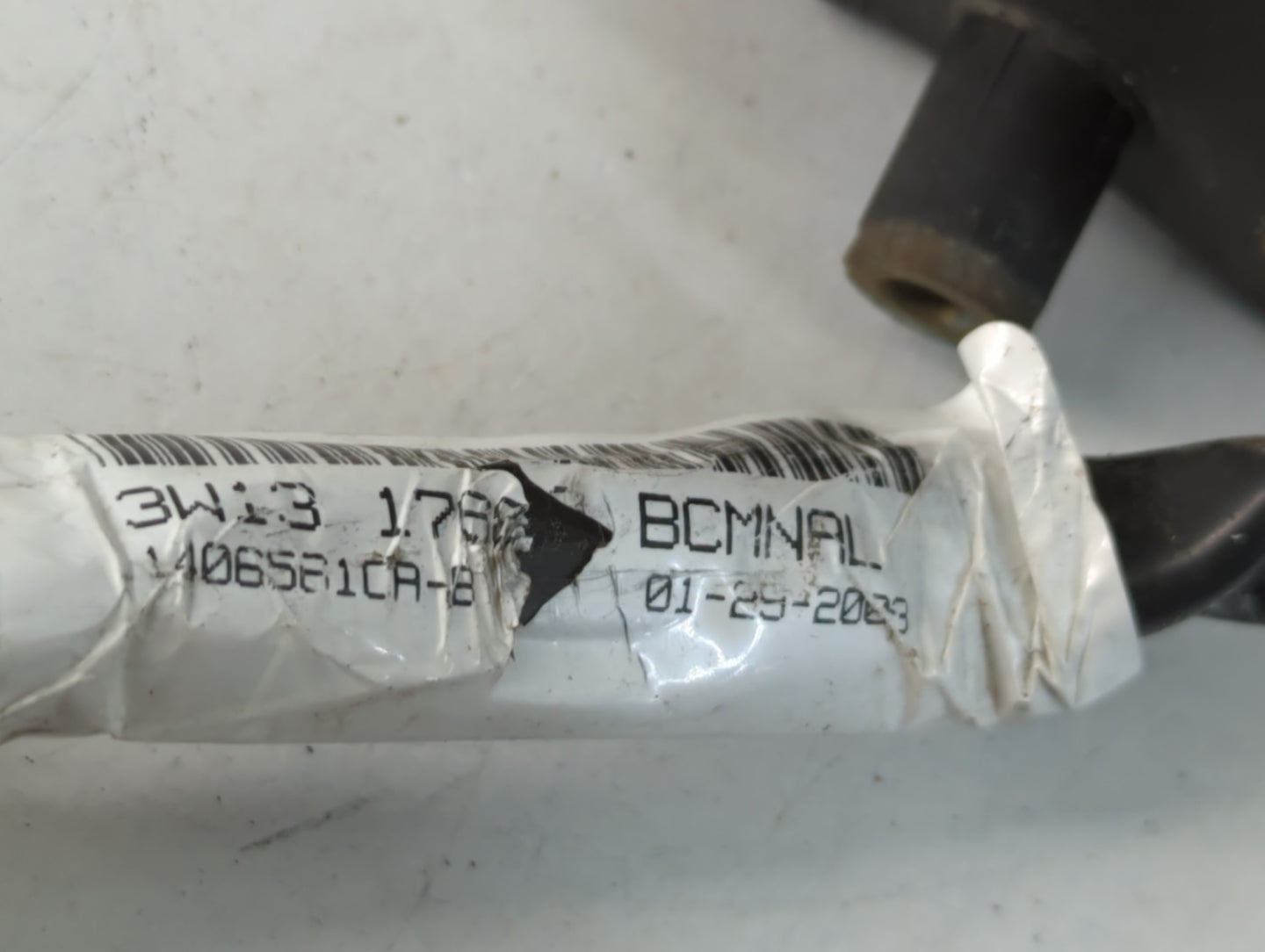 2003-2004 Lincoln Town Car Driver Side View Mirror - Left Door Mirror OEM Used - Oemusedautoparts1.com