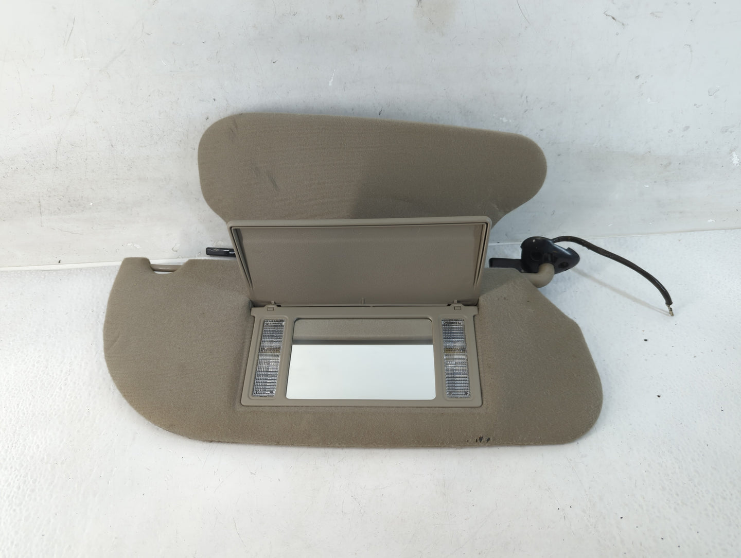 2003-2004 Lincoln Town Car Sun Visor Shade Replacement Driver Left Mirror Fits Fits 2003 2004 OEM Used Auto Parts - Oemuseda