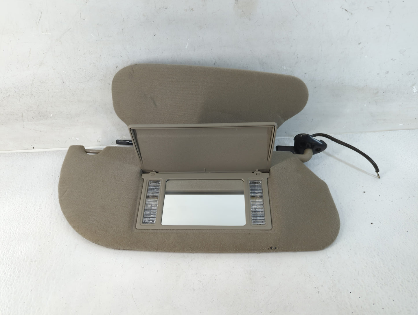 2003-2004 Lincoln Town Car Sun Visor Shade Replacement Driver Left Mirror Fits Fits 2003 2004 OEM Used Auto Parts - Oemuseda