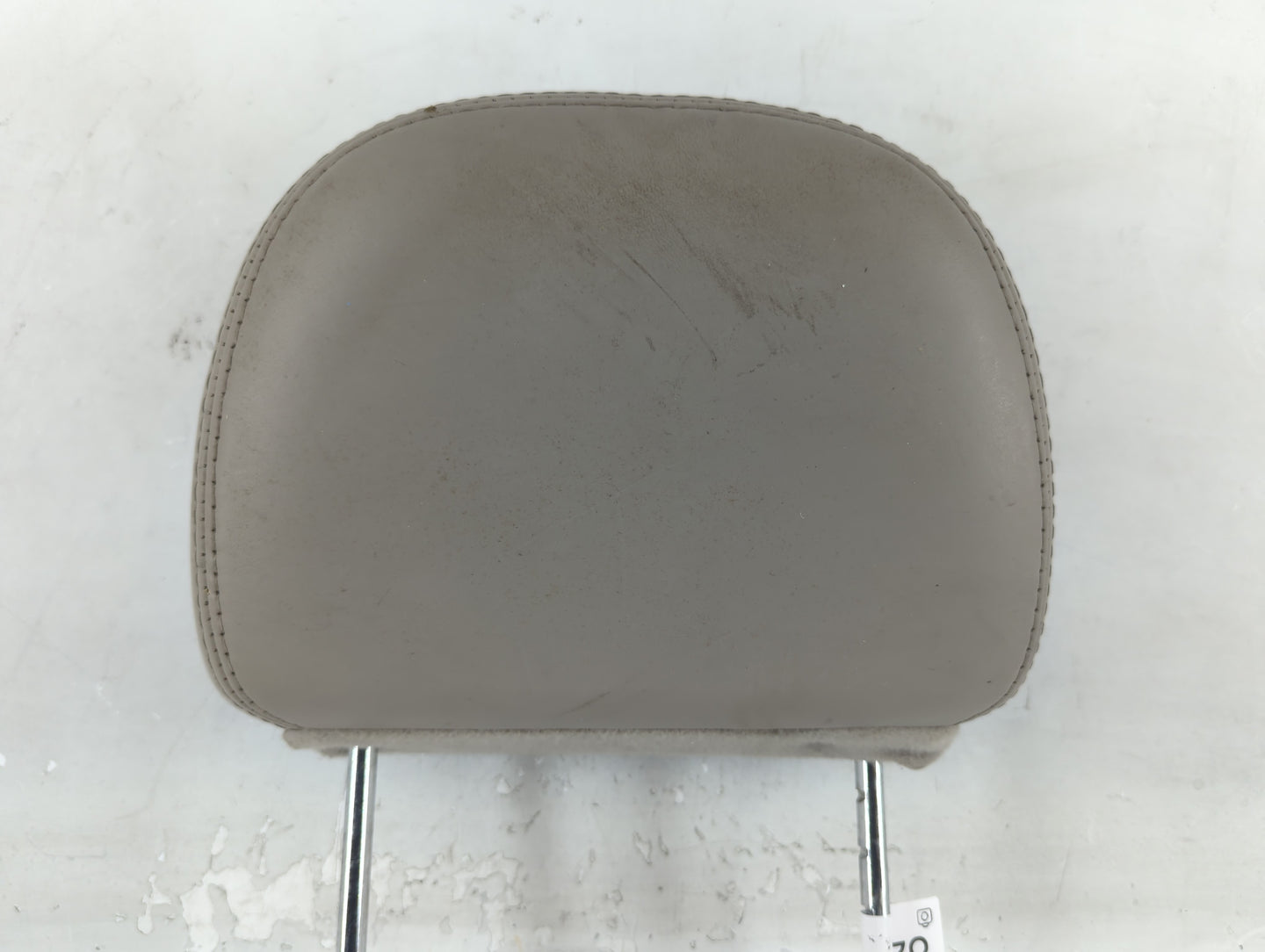 2003 Lincoln Town Car Headrest Head Rest Rear Center Seat Fits OEM Used Auto Parts - Oemusedautoparts1.com