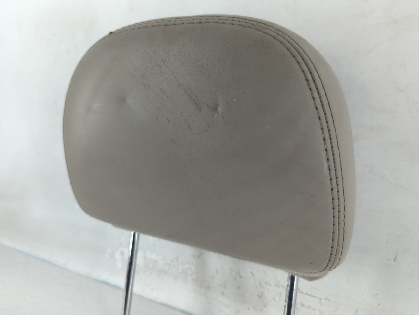 2003 Lincoln Town Car Headrest Head Rest Rear Center Seat Fits OEM Used Auto Parts - Oemusedautoparts1.com