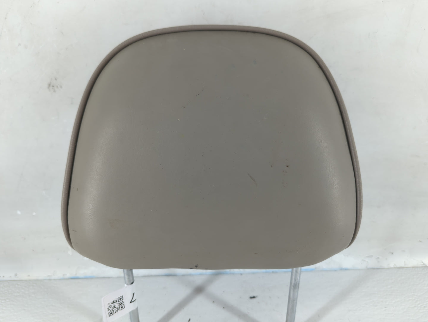 2003 Lincoln Town Car Headrest Head Rest Rear Center Seat Fits OEM Used Auto Parts - Oemusedautoparts1.com