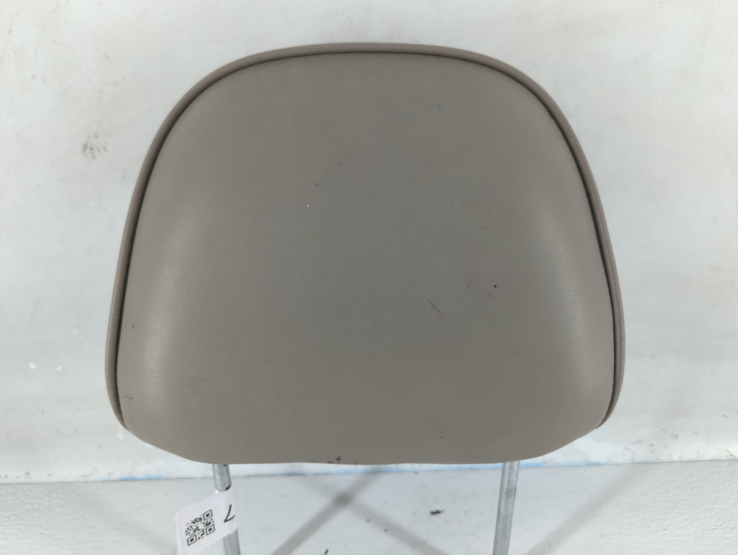2003 Lincoln Town Car Headrest Head Rest Rear Center Seat Fits OEM Used Auto Parts - Oemusedautoparts1.com