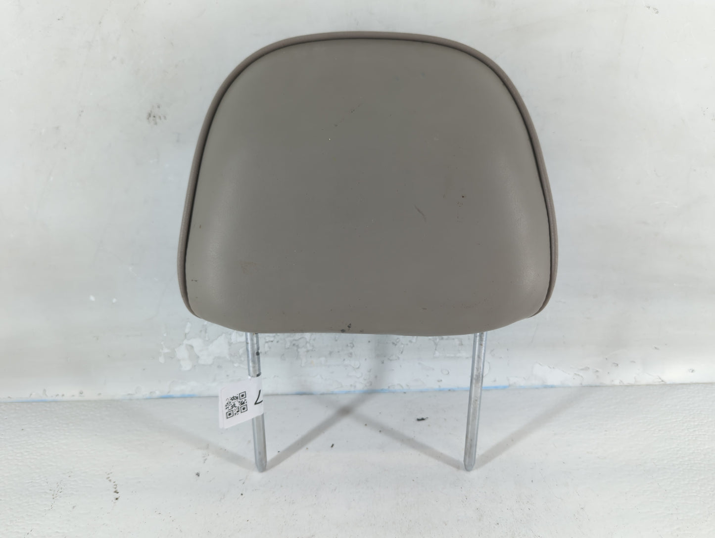 2003 Lincoln Town Car Headrest Head Rest Rear Center Seat Fits OEM Used Auto Parts - Oemusedautoparts1.com