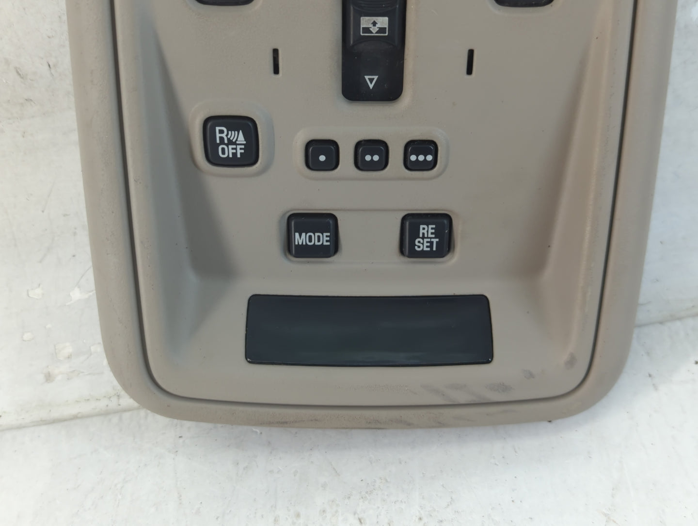 2003 Lincoln Town Car Center Floor Console P/N:279104731A 2322215 Fits OEM Used Auto Parts - Oemusedautoparts1.com