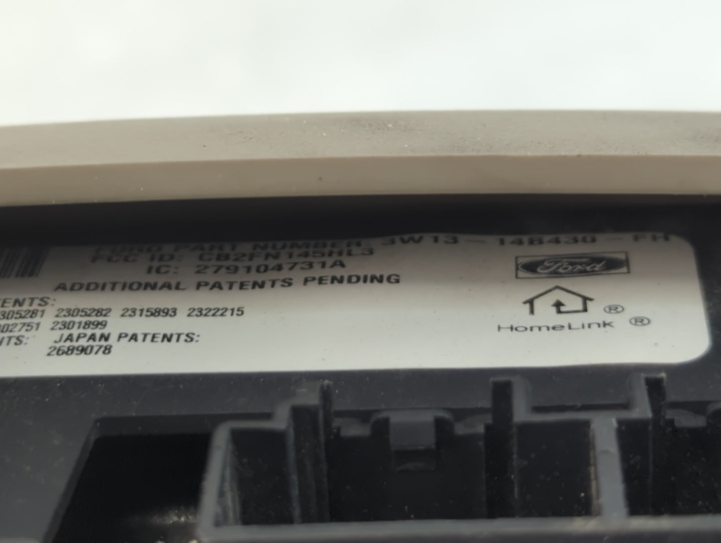 2003 Lincoln Town Car Center Floor Console P/N:279104731A 2322215 Fits OEM Used Auto Parts - Oemusedautoparts1.com