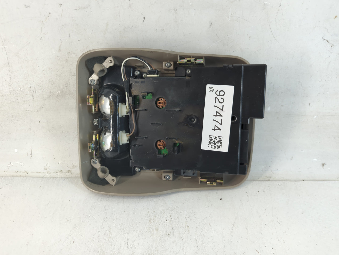 2003 Lincoln Town Car Center Floor Console P/N:279104731A 2322215 Fits OEM Used Auto Parts - Oemusedautoparts1.com