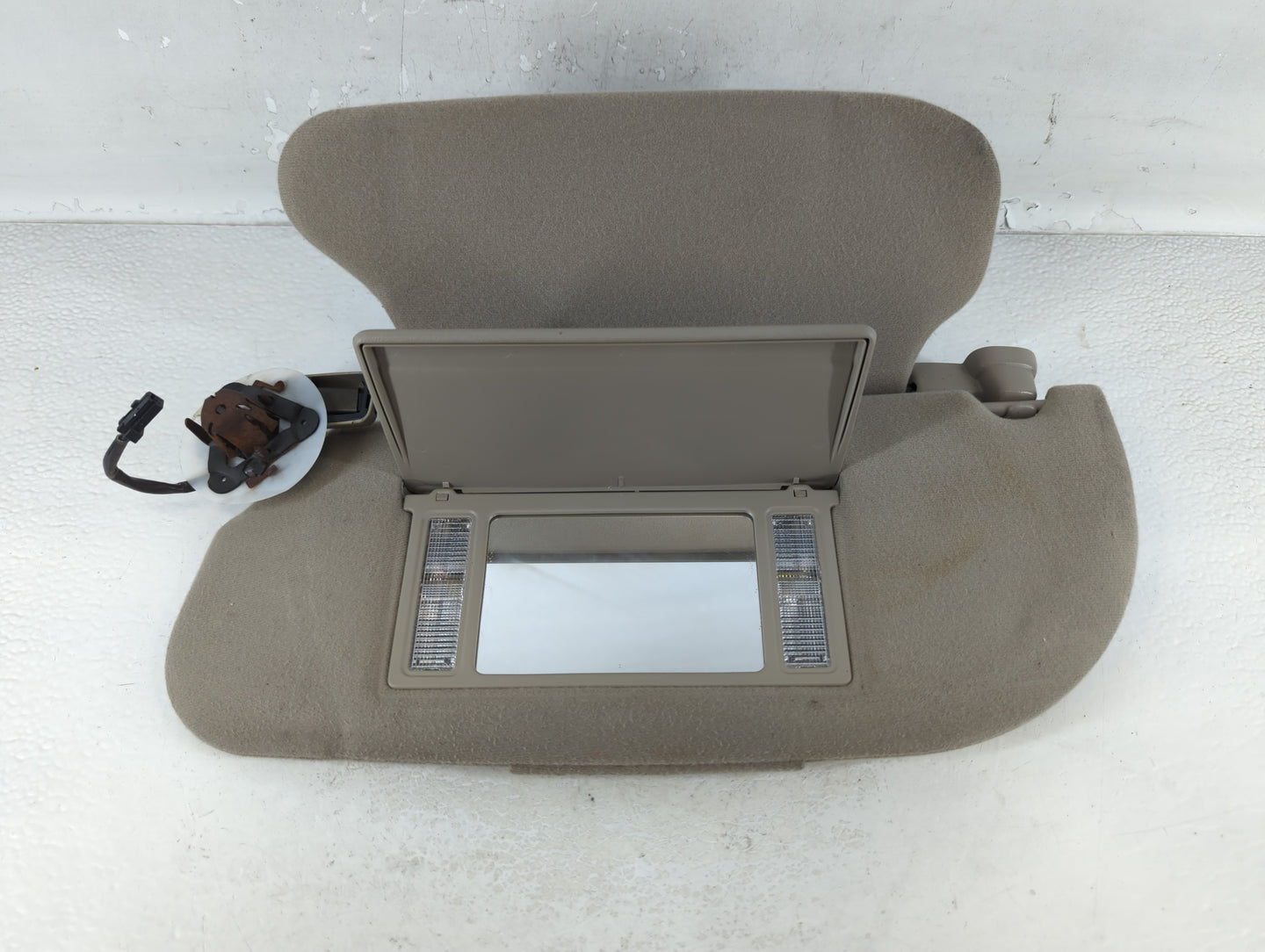 2003-2004 Lincoln Town Car Sun Visor Shade Replacement Driver Left Mirror Fits Fits 2003 2004 OEM Used Auto Parts - Oemuseda