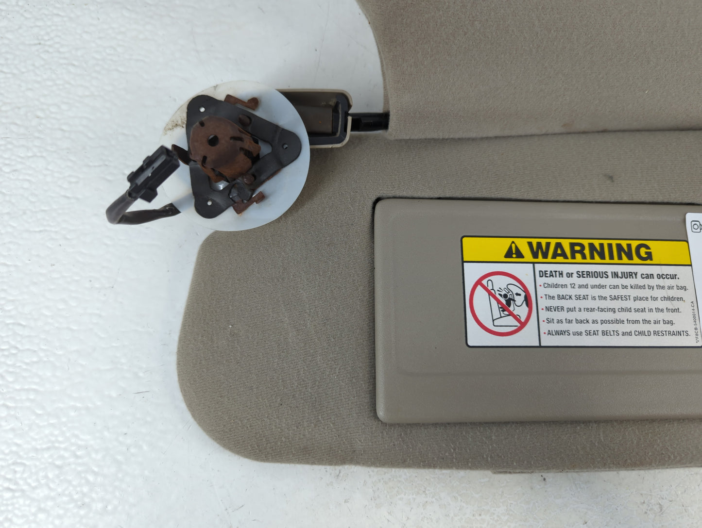 2003-2004 Lincoln Town Car Sun Visor Shade Replacement Driver Left Mirror Fits Fits 2003 2004 OEM Used Auto Parts - Oemuseda