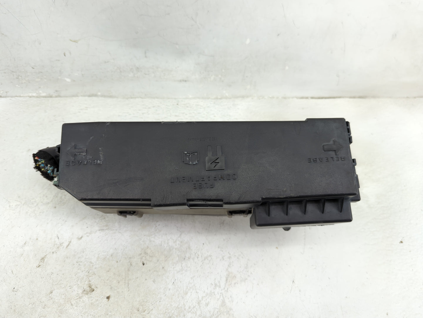 2004-2009 Mazda 3 Fusebox Fuse Box Panel Relay Module P/N:8L8T-14A003-A Fits Fits 2004 2005 2006 2007 2008 2009 OEM Used Aut