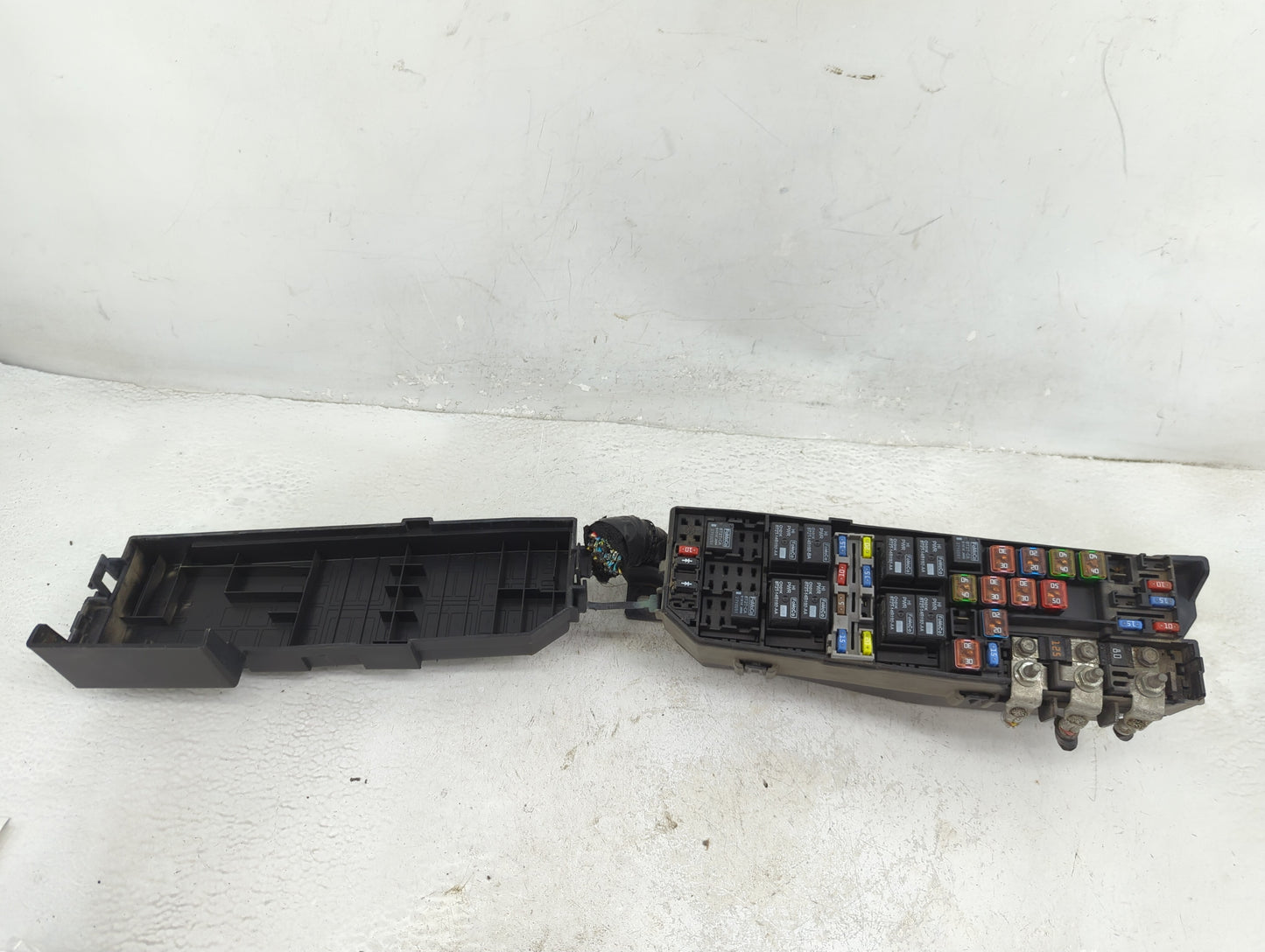 2004-2009 Mazda 3 Fusebox Fuse Box Panel Relay Module P/N:8L8T-14A003-A Fits Fits 2004 2005 2006 2007 2008 2009 OEM Used Aut