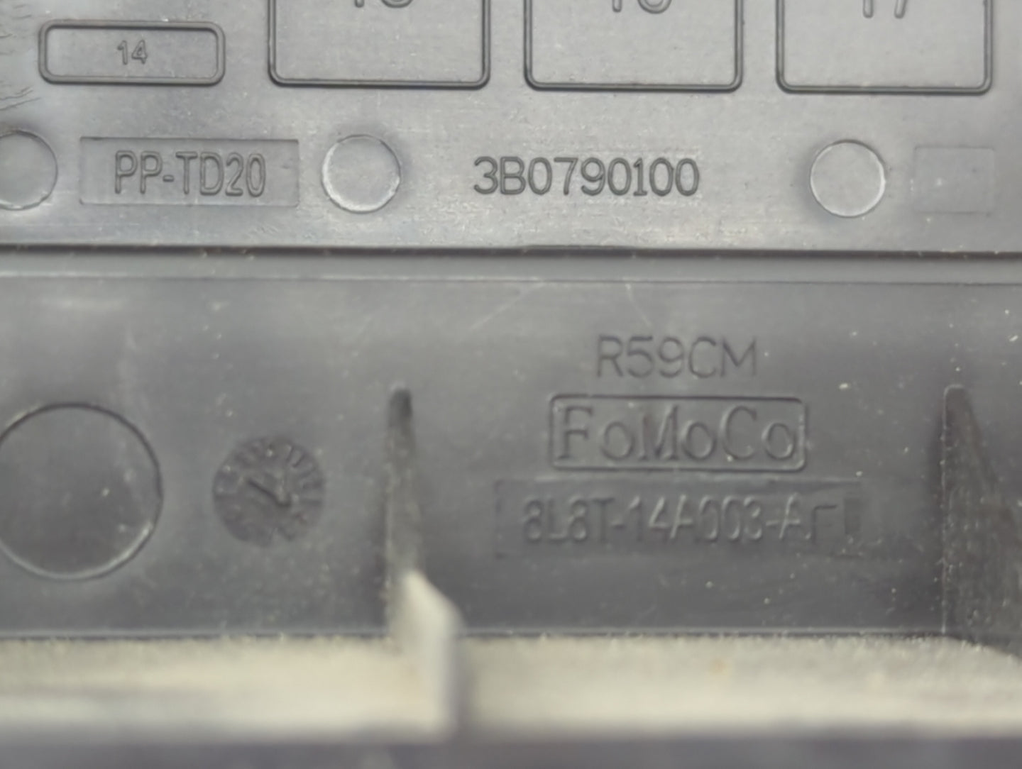 2004-2009 Mazda 3 Fusebox Fuse Box Panel Relay Module P/N:8L8T-14A003-A Fits Fits 2004 2005 2006 2007 2008 2009 OEM Used Aut