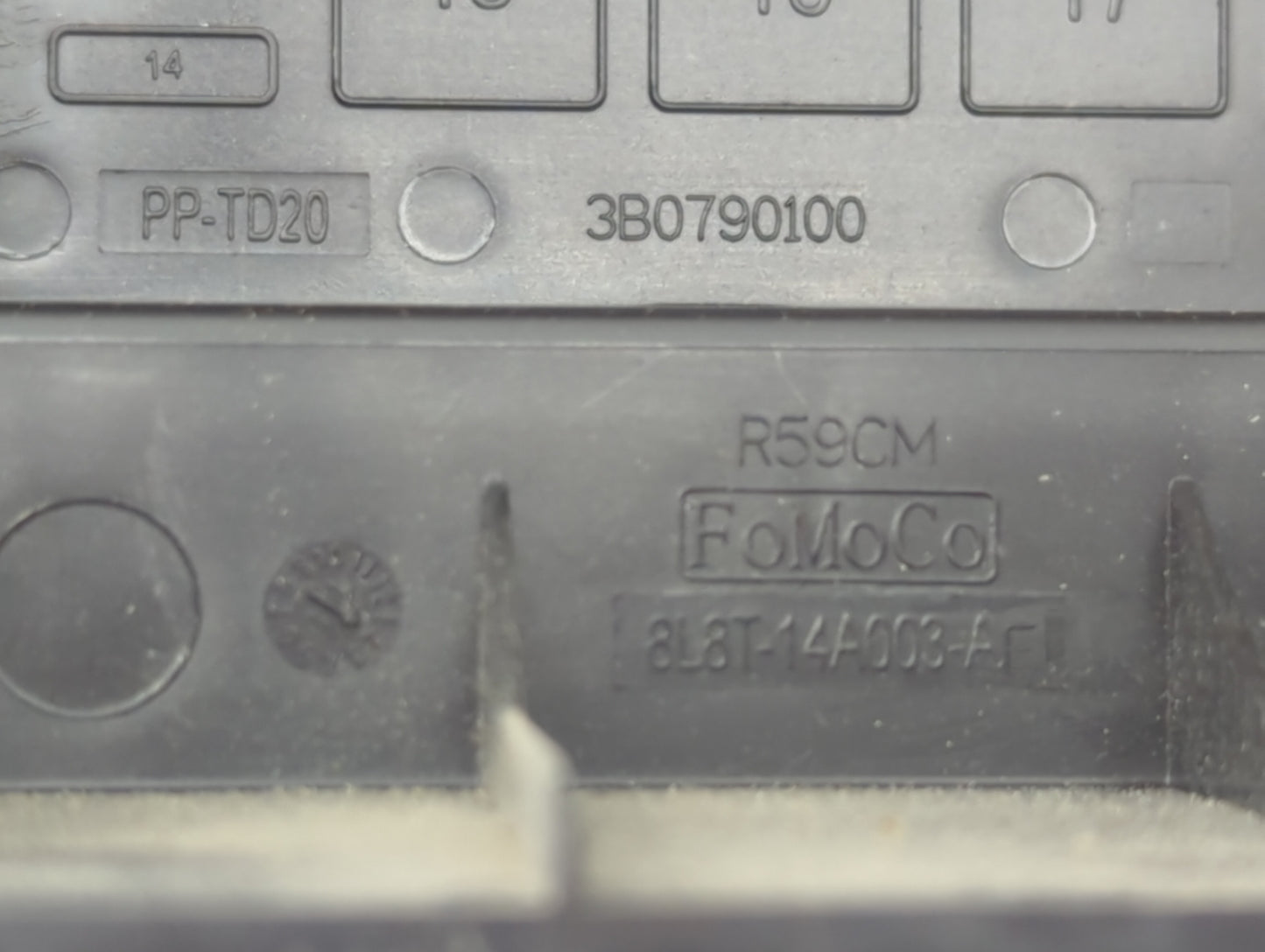 2004-2009 Mazda 3 Fusebox Fuse Box Panel Relay Module P/N:8L8T-14A003-A Fits Fits 2004 2005 2006 2007 2008 2009 OEM Used Aut