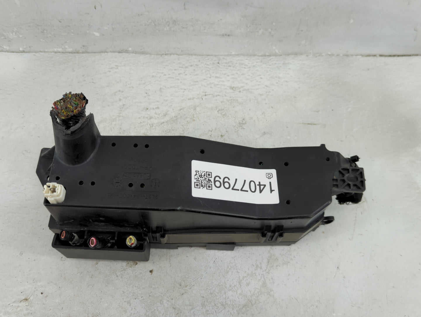 2004-2009 Mazda 3 Fusebox Fuse Box Panel Relay Module P/N:8L8T-14A003-A Fits Fits 2004 2005 2006 2007 2008 2009 OEM Used Aut
