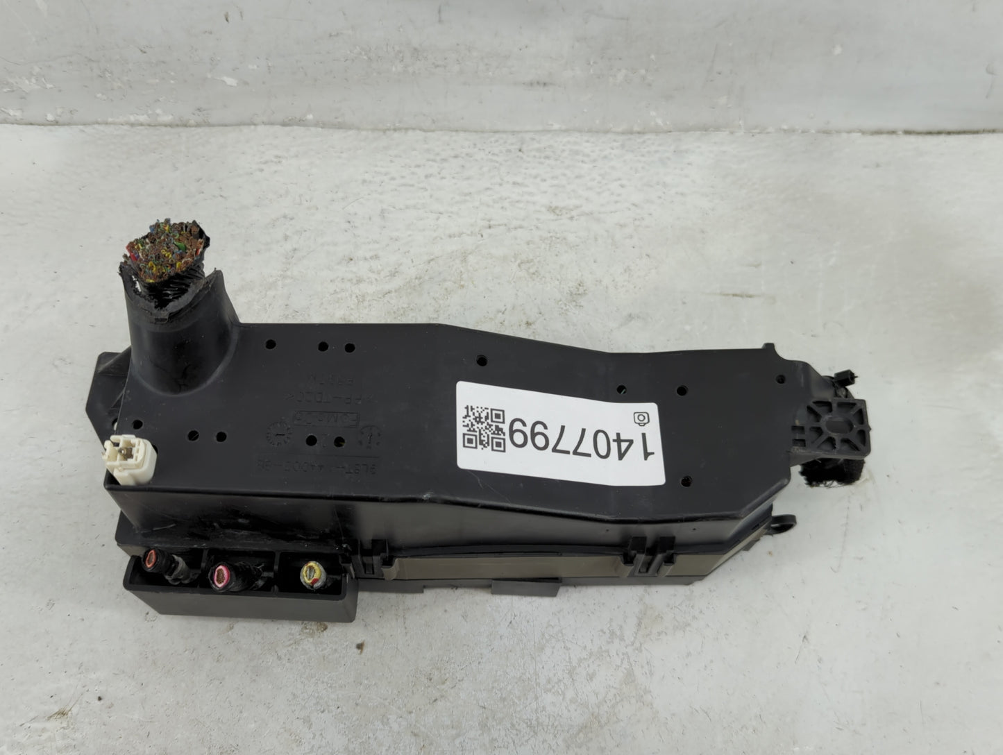 2004-2009 Mazda 3 Fusebox Fuse Box Panel Relay Module P/N:8L8T-14A003-A Fits Fits 2004 2005 2006 2007 2008 2009 OEM Used Aut