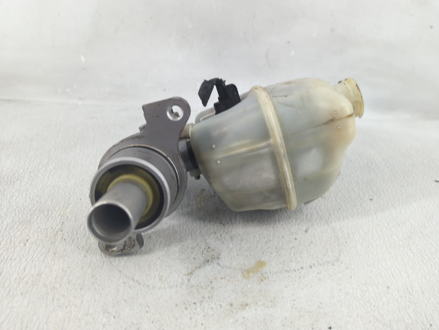 2003 Mazda 6 Brake Master Cylinder - Oemusedautoparts1.com