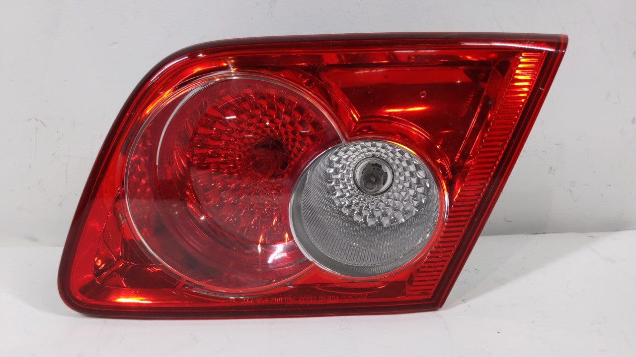 2003-2005 Mazda 6 Tail Light Assembly Passenger Right OEM P/N:2TZ 950 200 2TZ950200 Fits Fits 2003 2004 2005 OEM Used Auto P