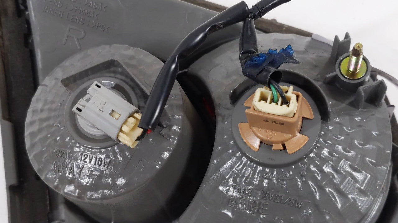 2003-2005 Mazda 6 Tail Light Assembly Passenger Right OEM P/N:2TZ 950 200 2TZ950200 Fits Fits 2003 2004 2005 OEM Used Auto P