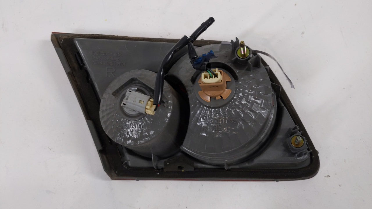 2003-2005 Mazda 6 Tail Light Assembly Passenger Right OEM P/N:2TZ 950 200 2TZ950200 Fits Fits 2003 2004 2005 OEM Used Auto P