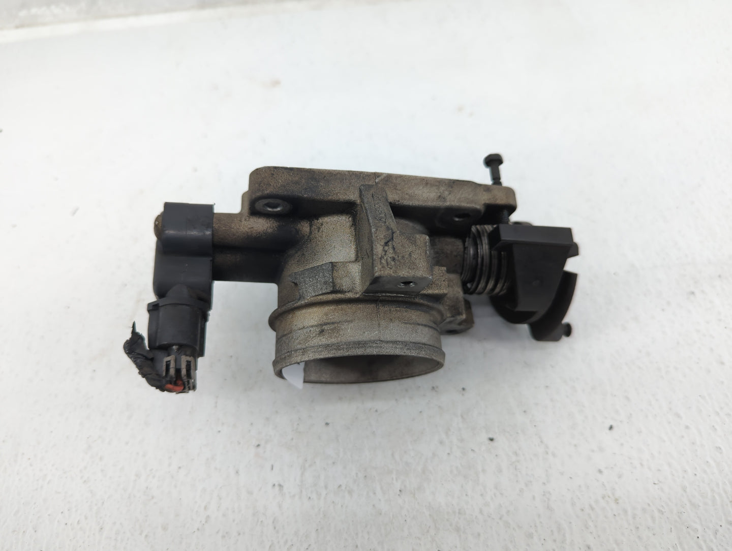 2002-2004 Mazda Tribute Throttle Body Fits Fits 2002 2003 2004 OEM Used Auto Parts - Oemusedautoparts1.com