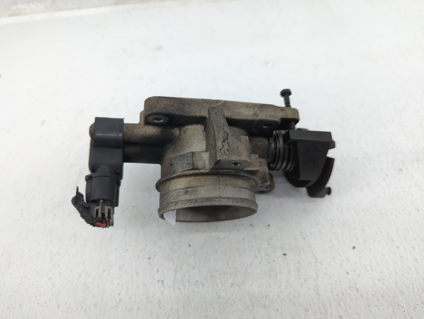 2002-2004 Mazda Tribute Throttle Body Fits Fits 2002 2003 2004 OEM Used Auto Parts - Oemusedautoparts1.com